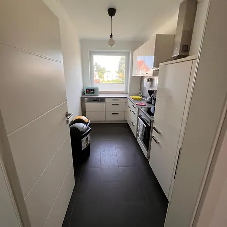 3 Bedroom Apartment, 6 Singlebeds, Parking, Balcony, 5min To Autobahn A7 * 卡尔滕基尔兴