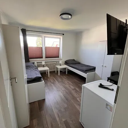 3 Bedroom Apartment, 6 Singlebeds, Parking, Balcony, 5min To Autobahn A7